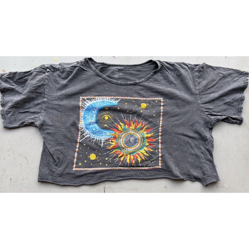 Women's Caution To The Wind T-Shirt Gray L Mid-Riff Cut-Off Celestial Astro Star